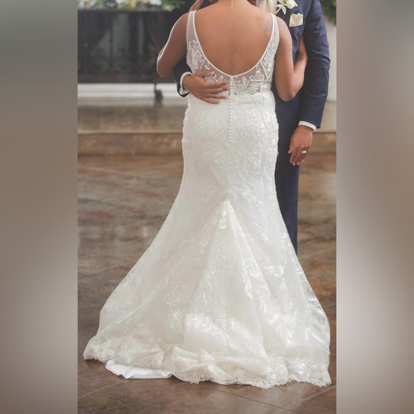 Fit-and-Flare White Wedding Dress - Picture 3 of 4